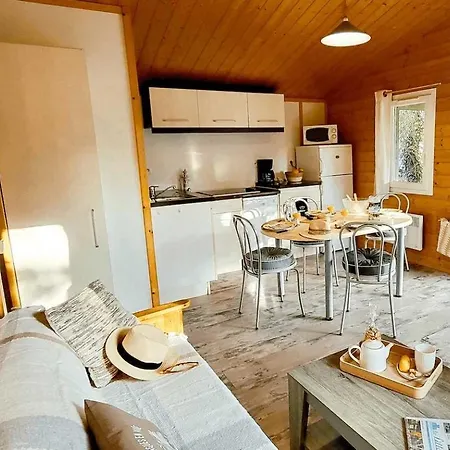 Chalet 2 étoiles - Piscine - Eebbhh
